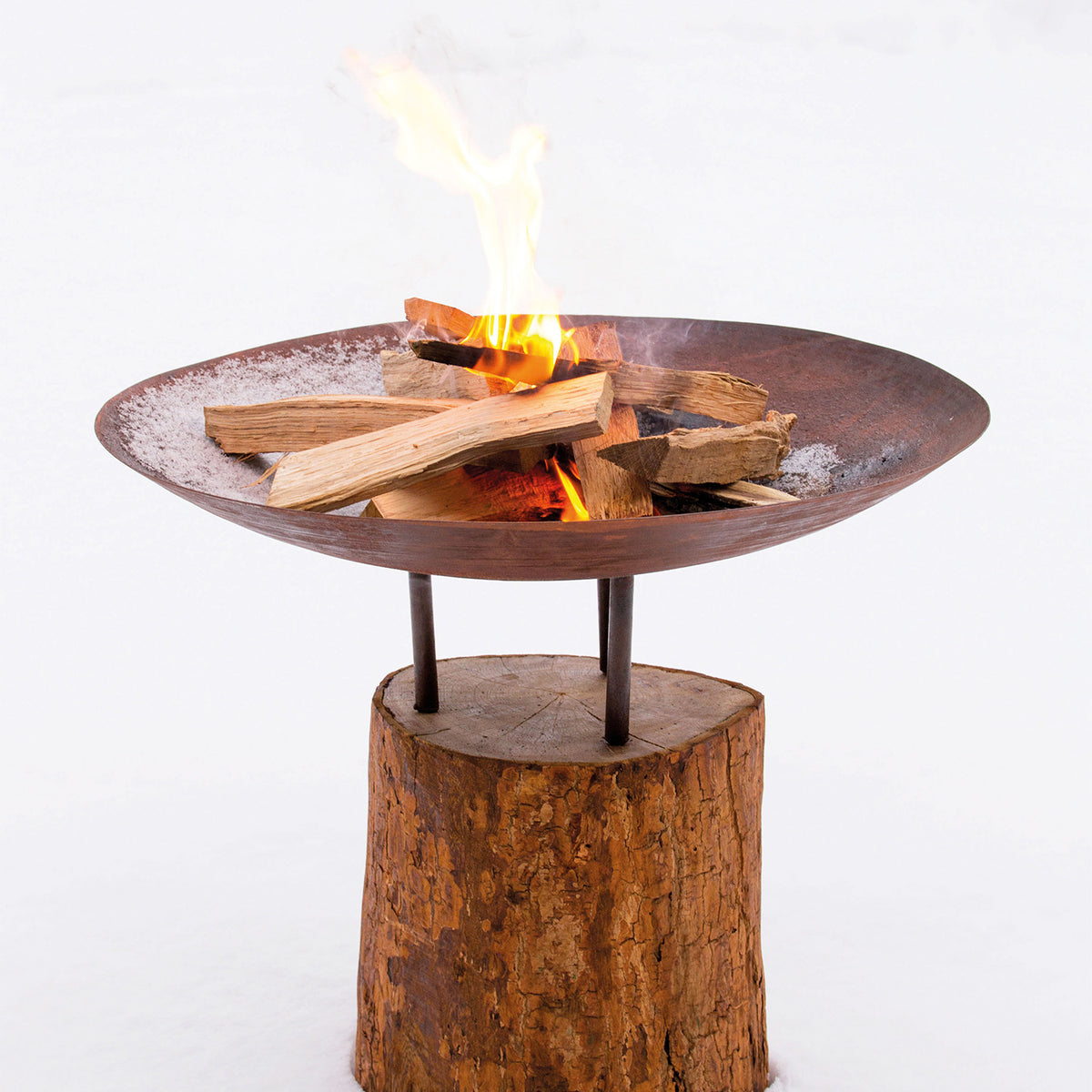 Focolare in acciaio corten su base in legno
