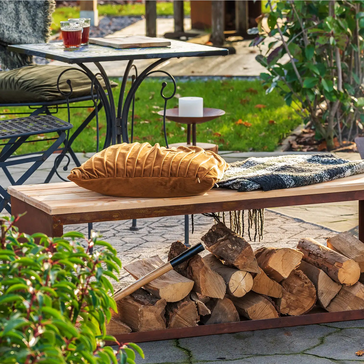 Panca contenitore in legno e acciaio corten