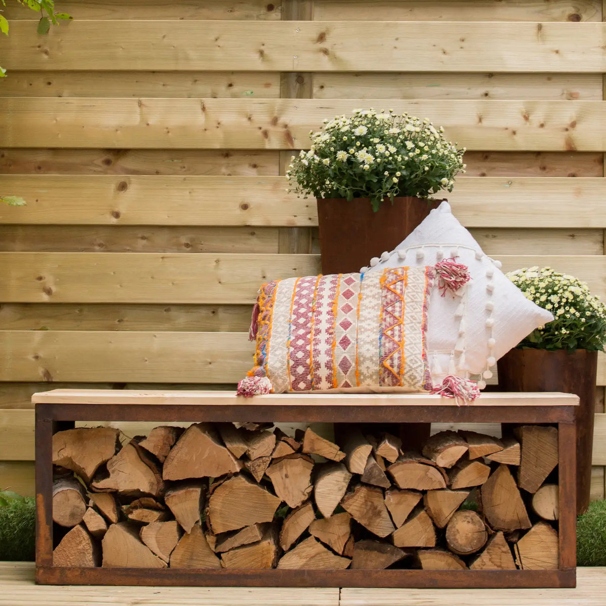 Panca contenitore in legno e acciaio corten