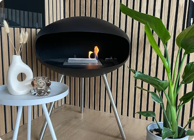 Cocoon Terra nero e acciaio camino a bioetanolo autoportante