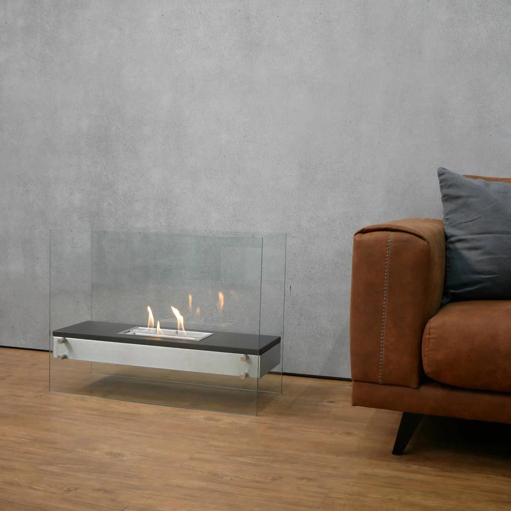 Freestanding bio ethanol burner with glass panels